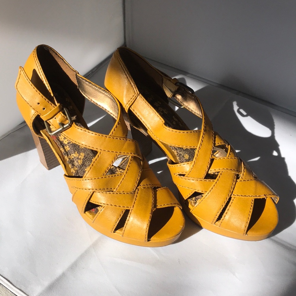 Mustard color heels